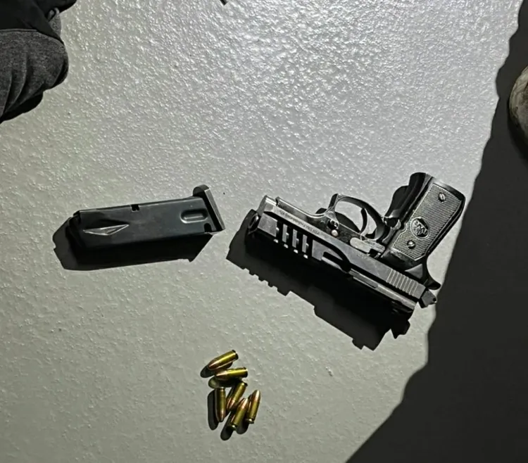 警方起出改造手槍及子彈。中和警分局提供