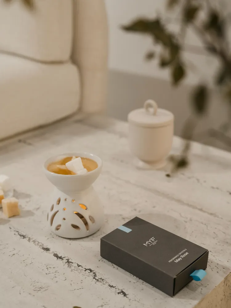 香氛蠟塊靜置就能散發香氣，也可搭配熱能使其融化散發天然精油的氣息。品牌提供