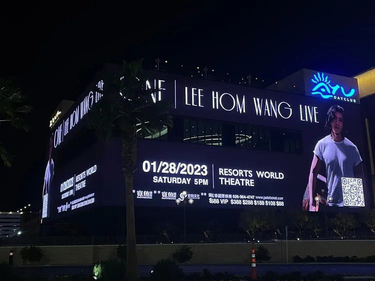王力宏賭城演唱會場館外已有他的宣傳影片。寬魚國際提供