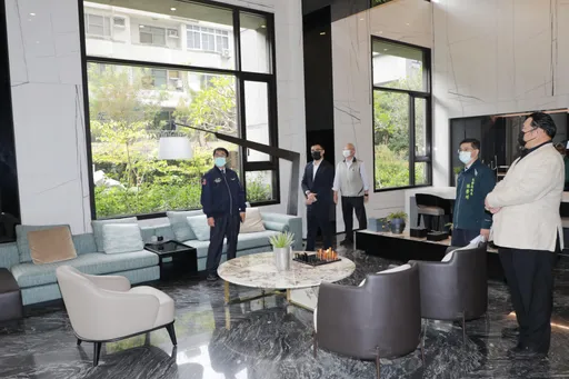 台南購物節壓軸大獎 單價3字頭、安平千萬輕豪宅!黃偉哲開箱給你看
