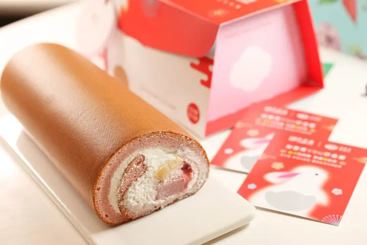 亞尼克推出「必中刮刮樂」活動，2/12前購買生乳捲隨盒附贈年節刮刮樂乙張，張張有獎。翁玉信攝