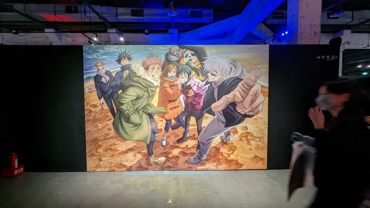 「咒術迴戰展」這面牆可以站在中間和所有人物合照。趙世平攝