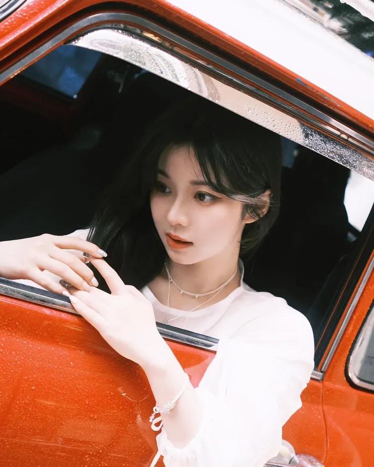 陳欣妤畢業後業配接不停。翻攝陳欣妤臉書