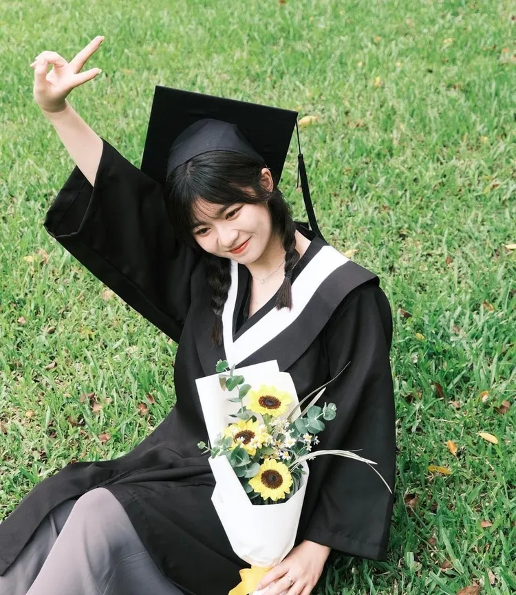 陳欣妤上傳去年的畢業照。翻攝陳欣妤臉書