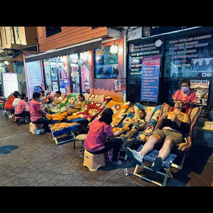 林俊傑在IG上也分享了不少曼谷當地的街景，更有粉絲打趣地替這位型男擔憂，表示：「這麼帥，小心被拐走！」翻攝jjlin IG