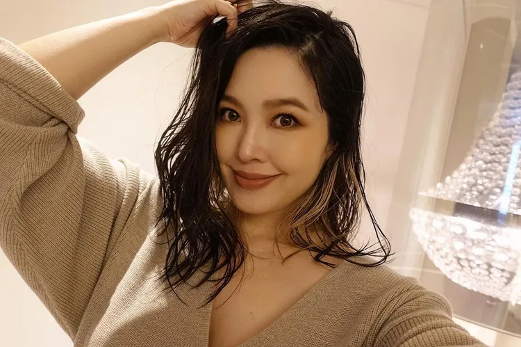 廖曉喬的妝美到2歲兒子都看呆，直呼「媽咪好漂亮」。翻攝bridgette_xoxo IG