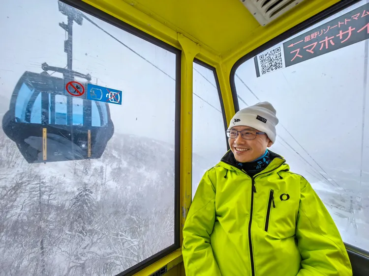 欲前往霧冰平台，須搭纜車登上海拔1088公尺。田欣雲攝