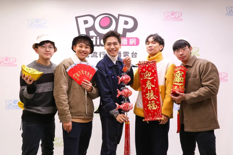 理想混蛋接受蔡旻佑（中）訪問。POP Radio提供