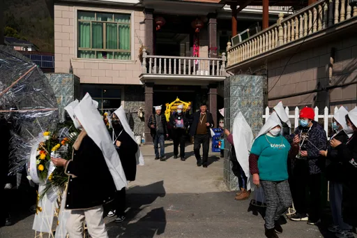 衛星圖揭中國火葬場湧人潮　告別親人只有2分鐘