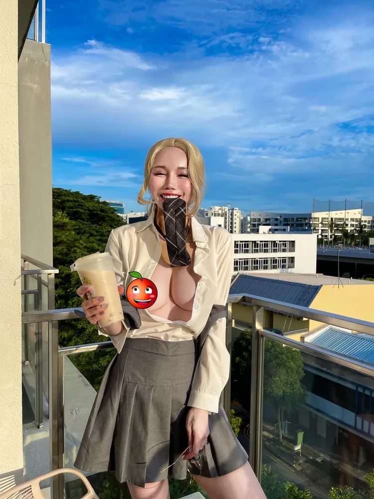 辛尤里分享美照，粉色乳暈大方送粉絲。翻攝自辛尤里臉書。