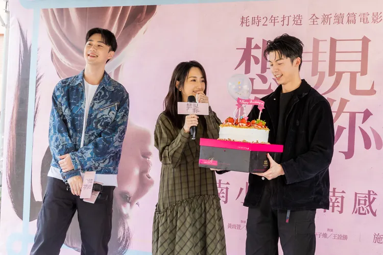 柯佳嬿（中）即將過38歲生日。車庫娛樂、三鳳製作提供