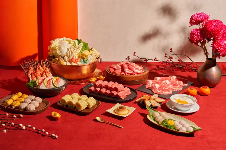 「特饌海陸組」是3~4人份量，售價7,800元，菜色包含美國頂級牛小排、明蝦、魚片等多款食材。業者提供