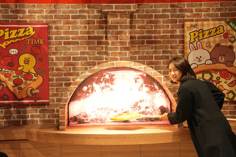 LINE FRIENDS明星，打造如臨其境的體驗互動區帶給遊客嶄新的玩樂體驗。黃盈甄攝