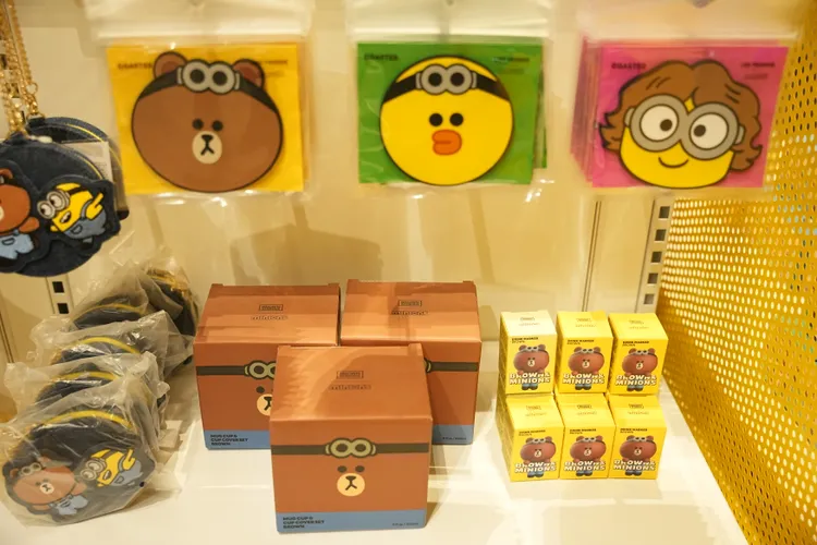 「PLAY LINE FRIENDS 官方商店」上百種商品讓粉絲買個過癮。黃盈甄攝