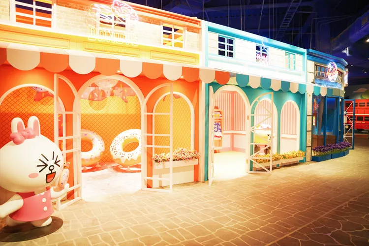 「熊大的麗寶小鎮」LINE FRIENDS TOWN主題互動樂園設置了許多超萌的拍照互動區。黃盈甄攝