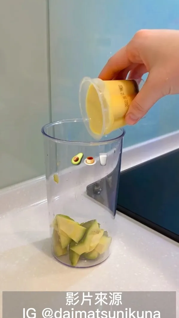 酪梨加牛奶也可，想吃布丁再添加。IG @daimatsunikuna 提供
