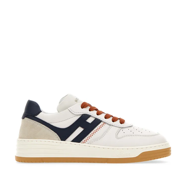 HOGAN H630深藍拼接皮革休閒鞋，2萬1000元。品牌提供