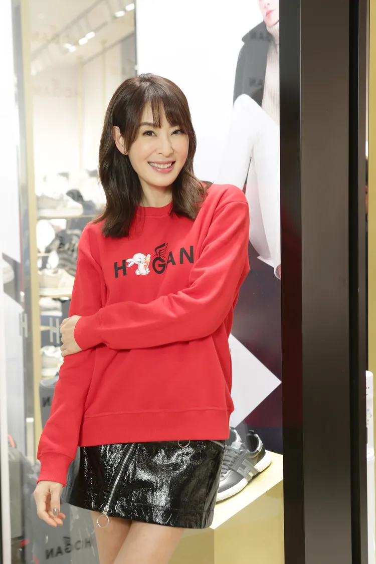 賈永婕表示若想靠時尚單品「逆齡」，需優先選擇不要太過複雜的設計。攝影中心攝