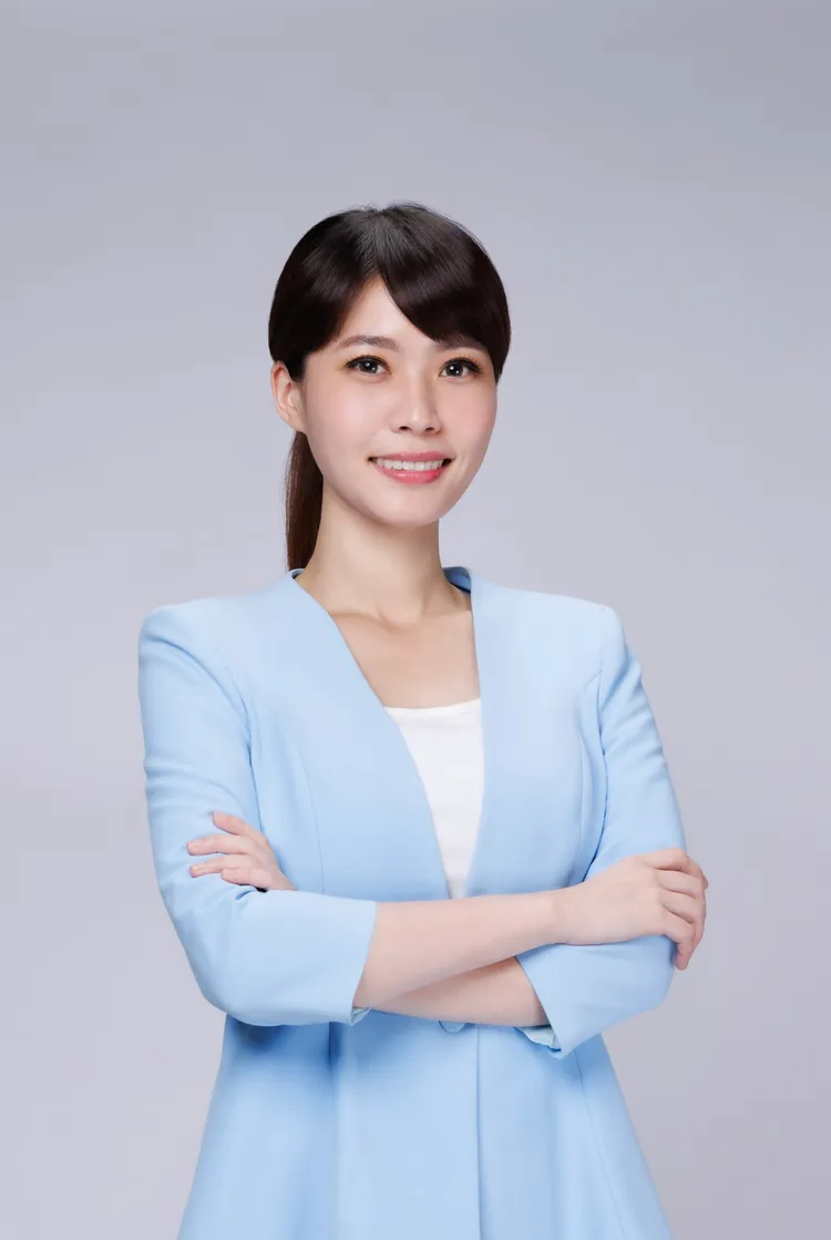 張硯卿是電視主播出身。張硯卿提供