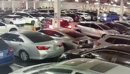 好市多買年貨火氣大出事了! 高雄警方出動快打部隊X2衝賣場影片曝