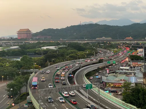 今晚放假囉！國5首波車潮估「這時」湧現　春節不想塞選「4路線」