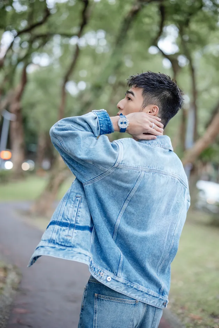 陳昊森在《第9節課》劇中大談師生戀，戲外的穿著造型也是充滿青春學生弟模樣。品牌提供