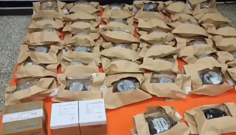 警方查扣遭破獲的台電電錶。翻攝畫面