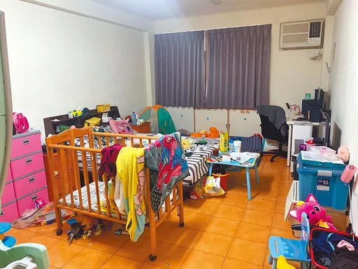 2月嬰夭折解剖驚呆法醫! 檢警登門搜索赫見8童遲緩「滿屋毒品味」