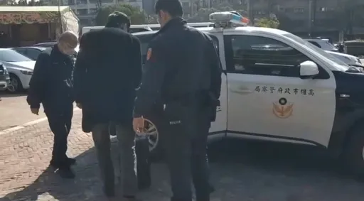 日進斗金!高雄三鳳宮香油錢塞爆保險箱 警護鈔發現驚人數字