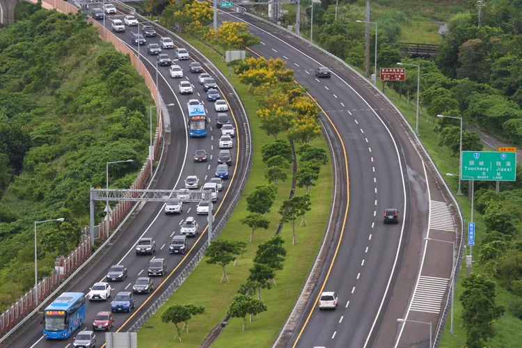 國道5號壅塞時，用路人可改走省道台9線北宜公路等替代道路。資料照片