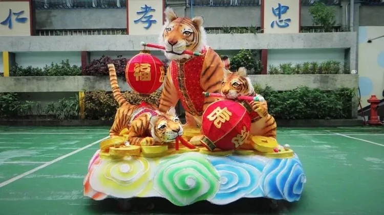 李宗瑞與其他受刑人一同製成的花燈。北監提供