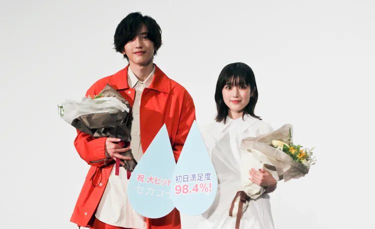 道枝駿佑（左）和福本莉子合拍《即使，這份戀情今晚會從世上消失》叫好叫座。翻攝シネマトゥデイ