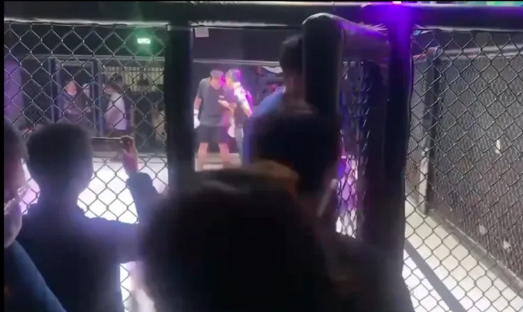 林姓男子在格鬥時仍能站立與裁判講話。讀者提供