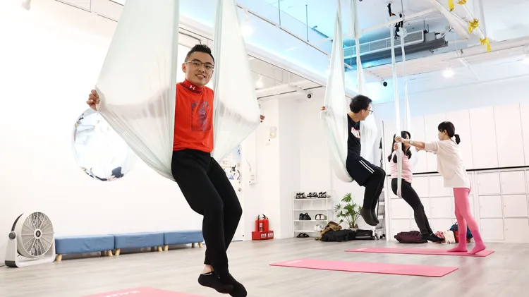 洪孟楷笑說，可以的話希望各黨團總召一起來練，培養革命情感，協商時就會更和諧。葉志明攝