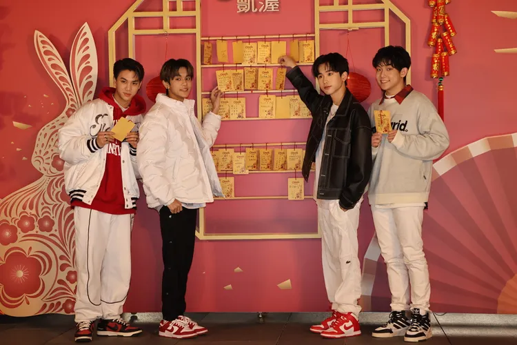 男團「AcQUA源少年」成員李秉諭（左起）、盧佾暘、黃莑茗、林毓家，於走紅後首次出席凱渥開工儀式。鄭孟晃攝