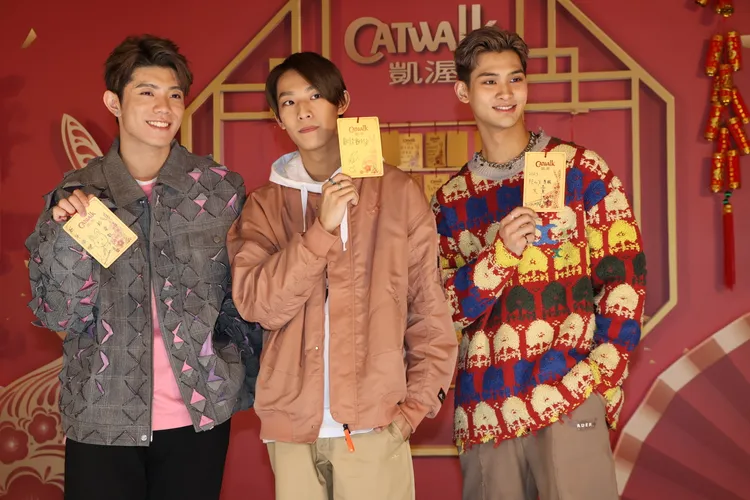 FEniX成員夏浦洋（右）和陳峻廷感情要好，在分享過年趣事之餘也不忘互相吐槽。鄭孟晃攝