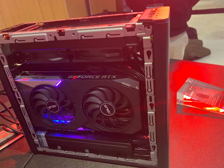 Strix G22CH無論風冷或水冷散熱系統皆可安裝。王雪玲攝