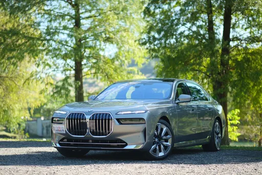 壹蘋試駕|BMW全新7系列大改款 內外很科幻簡直就是未來太空船