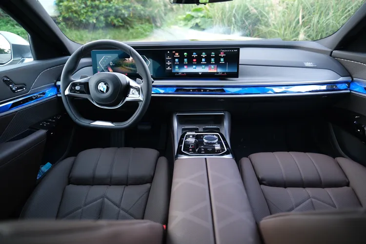 光是進入前艙，就猶如來到未來世界。陳志淵攝