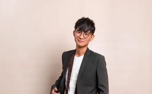 各國直播主歌唱賽卓義峯當評審　9強登台灣燈會獻唱