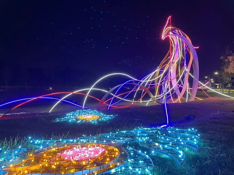 唯美的縣民公園燈區。屏東縣政府提供