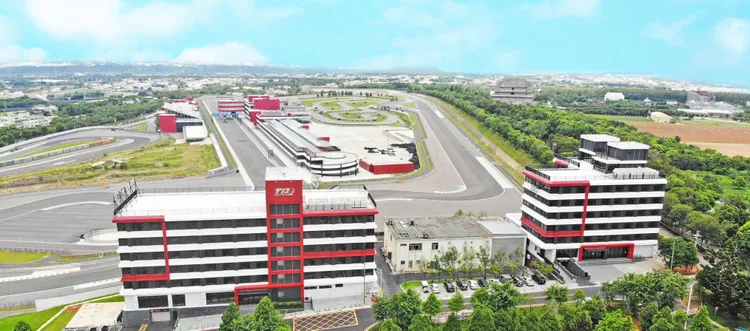 麗寶賽車主題旅店，春節期間推出快閃專案，最低下殺半價。麗寶提供