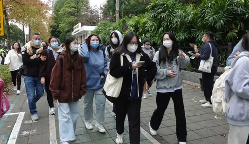 考完學測兩樣情！有人嗨喊心情飛上天　有人無奈「準備+365」