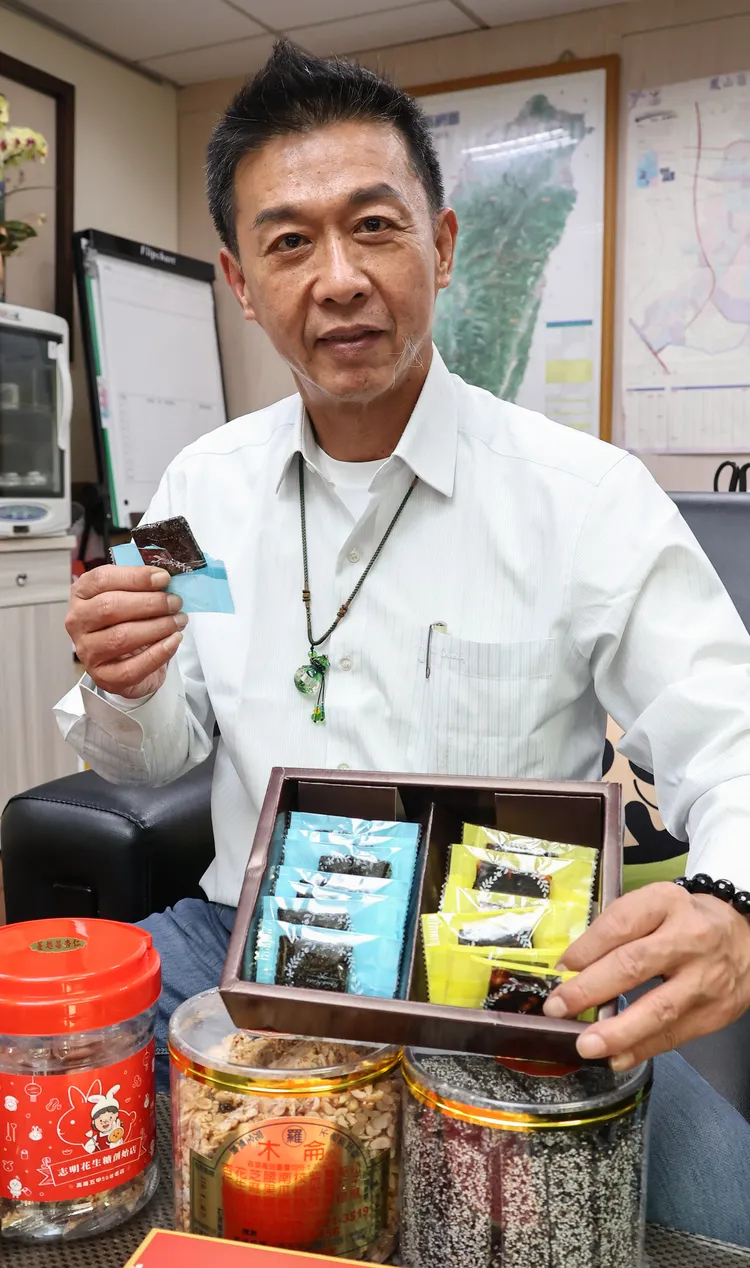 許智傑表示，「雄大尾」的食品沒有添加物，可安心食用。莊宗達攝