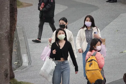 把握暖陽、明起轉雨！下波冷空氣這天襲台　年前斷崖式降溫時間曝