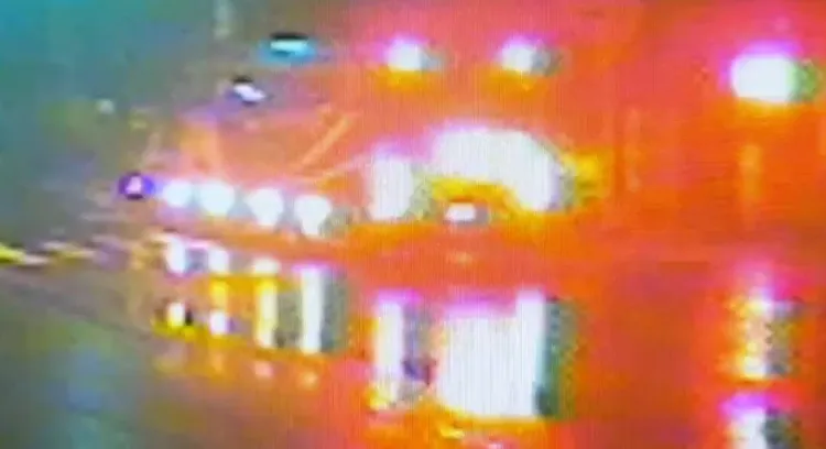 遊覽車經過右前車頭撞擊林男。警方提供