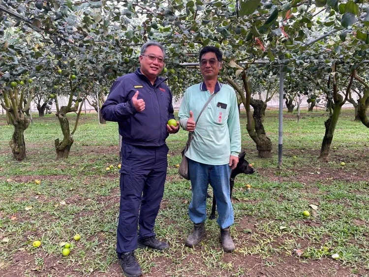 警方夜巡棗園護棗，獲果農肯定。翻攝畫面