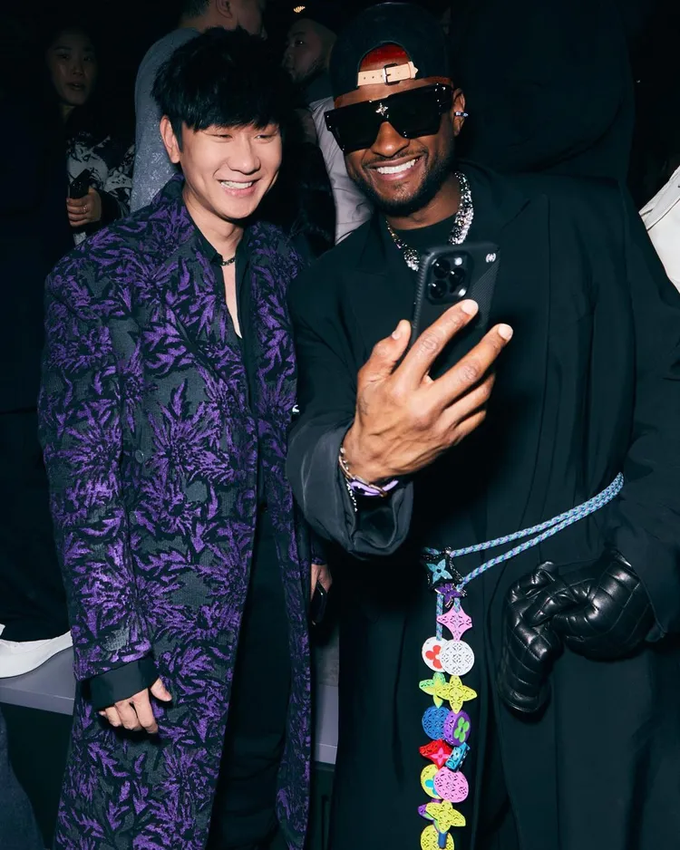 林俊傑（左）在LV秀場巧遇偶像美國R&B天王亞瑟小子，沒想到亞瑟小子反稱自己的兒子也是JJ的歌迷。翻攝jjlin IG