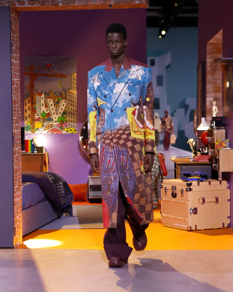 LV 2023秋冬男裝系列請來美國街頭潮牌KidSuper主理人Colm Dillane，提供以「數位原生代」視野為出發的構想和概念。品牌提供