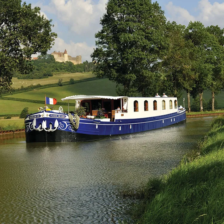 私享旅遊推出法國香檳運河之旅，為2023全新啟航的河輪，以每小時5公里的速度漫遊香檳區沿岸景觀。Belmond提供